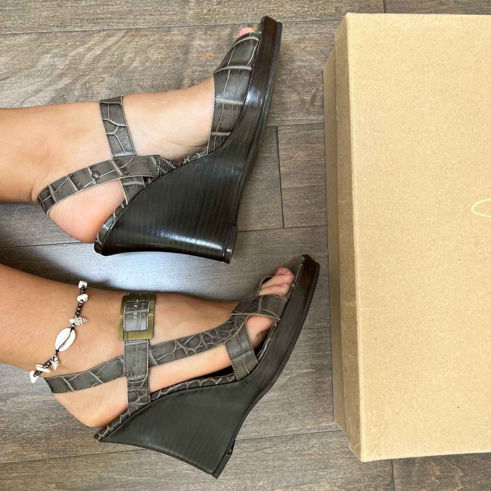 Laurèl alligator wedges
